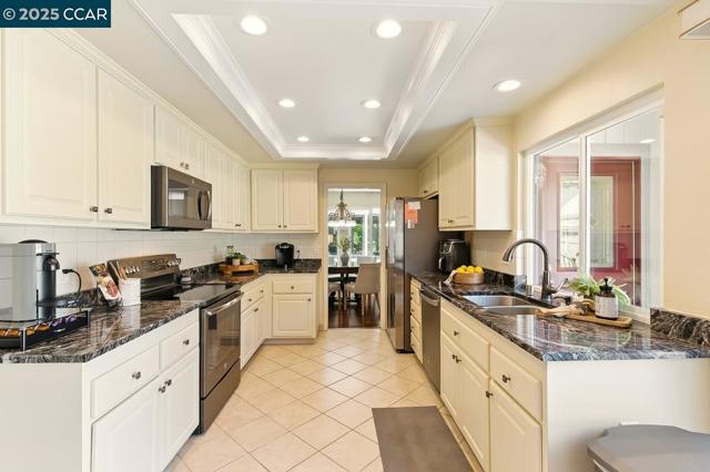 624 Doral Dr, Danville CA: https://media.crmls.org/mediaz/8aae8c50-3bce-4a76-a944-87ed12a78fb6.jpg