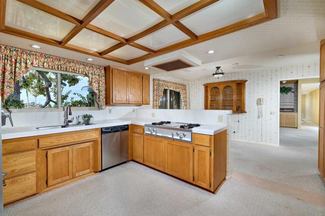 Detail Gallery Image 22 of 66 For 3190 Falcon Dr, Carlsbad,  CA 92008 - 5 Beds | 3 Baths