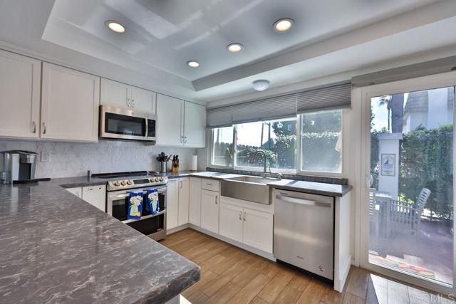 Detail Gallery Image 22 of 52 For 79 Half Moon Bend, Coronado,  CA 92118 - 3 Beds | 2 Baths