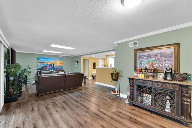 Detail Gallery Image 8 of 28 For 219 Castilian Ave, Newbury Park,  CA 91320 - 4 Beds | 2/1 Baths