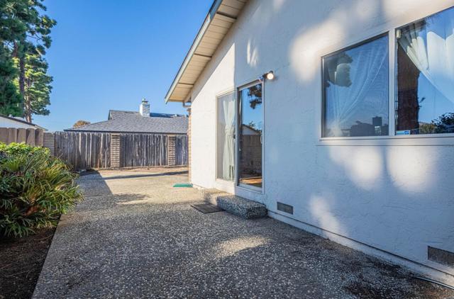 1007 Driftwood Place, Salinas CA: https://media.crmls.org/mediaz/8aaf34f6-256f-4c23-b458-014da76178ee.jpg