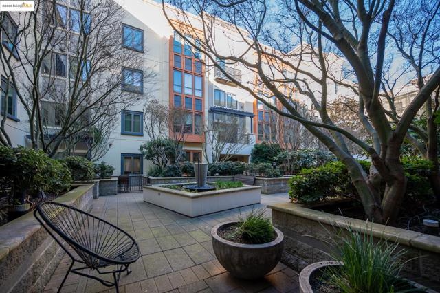 438 W Grand Ave, Oakland CA: https://media.crmls.org/mediaz/8aafdbba-c97d-419a-8c0b-ece6f09245f7.jpg