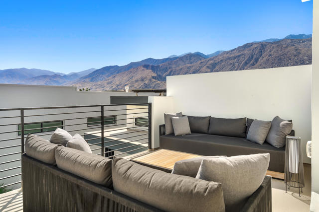 161 Holliday Way, Palm Springs CA: https://media.crmls.org/mediaz/8aafec5e-ca63-4f96-951e-56906c7ac771.jpg