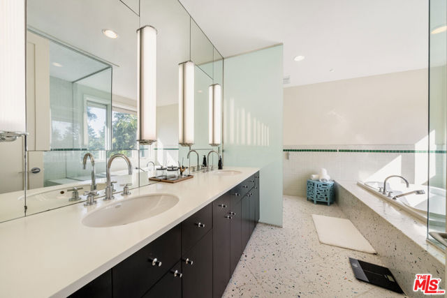10148 Angelo Circle, Beverly Hills CA: https://media.crmls.org/mediaz/8ab01798-7418-402f-94ec-26ba00a985ed.jpg