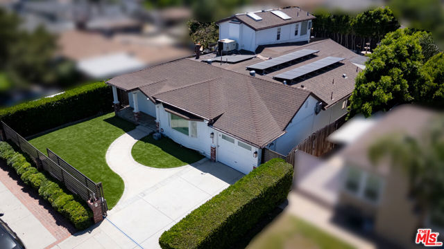 6449 Radford Avenue, North Hollywood CA: https://media.crmls.org/mediaz/8ab032b6-c855-4a73-9631-064a70153b49.jpg