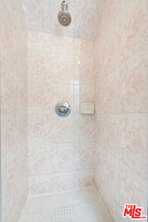 1205 Appleton Way, Venice CA: https://media.crmls.org/mediaz/8ab0c259-69ae-477d-8f6e-c713b0008f7d.jpg