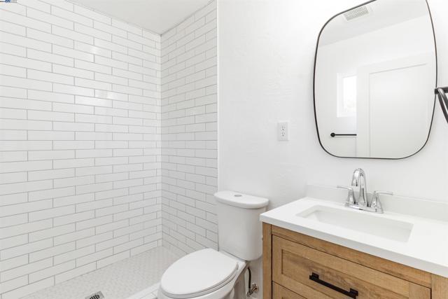 102 W 15Th St, Antioch CA: https://media.crmls.org/mediaz/8ab0e1a2-f3ca-4d09-923a-9f043a584d78.jpg