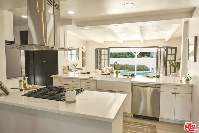 8531 Norwich Avenue, North Hills CA: https://media.crmls.org/mediaz/8ab0f9ce-770f-4ec2-9000-166b35a50e12.jpg