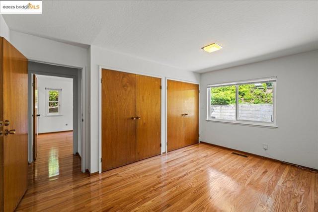 3312 Wisconsin St, Oakland CA: https://media.crmls.org/mediaz/8ab10e0d-2427-40ed-ab7a-ba7e396c2878.jpg
