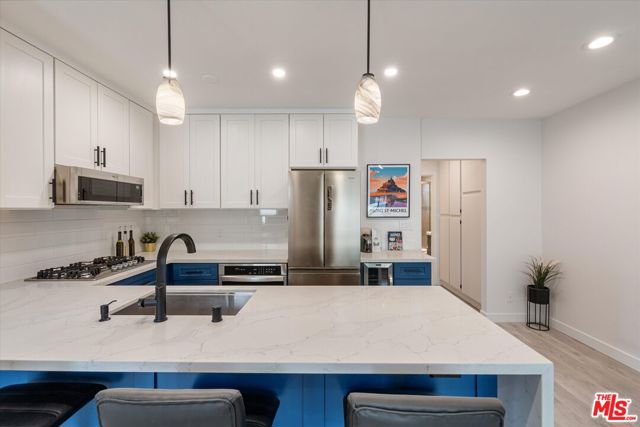 2721 2nd Street, Santa Monica CA: https://media.crmls.org/mediaz/8ab1332a-a539-4915-b632-21d73e67f669.jpg