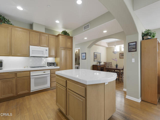 Detail Gallery Image 6 of 21 For 7101 Oso Ave #16,  Winnetka,  CA 91306 - 3 Beds | 3 Baths