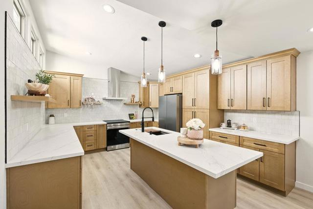 1180 Peterson Drive, Gilroy CA: https://media.crmls.org/mediaz/8ab1f80a-0ef3-4292-8ba7-3903a183d209.jpg