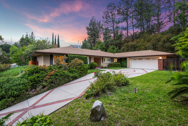 5766 Briartree Drive, La Canada Flintridge CA: https://media.crmls.org/mediaz/8ab20db5-eb50-4614-883c-ecaa911fa3c2.jpg