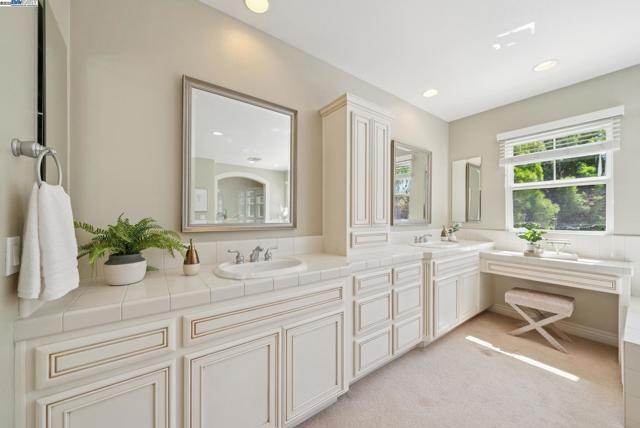 3633 Terrazzo Ct, Pleasanton CA: https://media.crmls.org/mediaz/8ab22e3e-fe5b-42d4-9f2a-e3e1888f7c0c.jpg