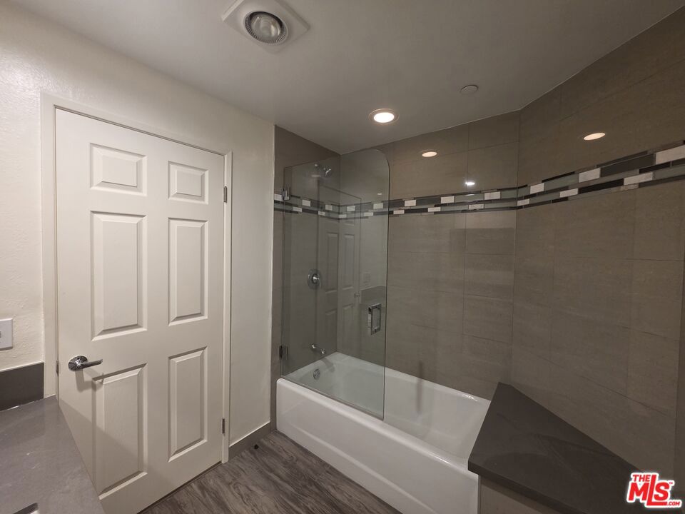 https://media.crmls.org/mediaz/8ab3f280-d600-41d4-814f-964aded2b539.jpg?preset=X-Large
