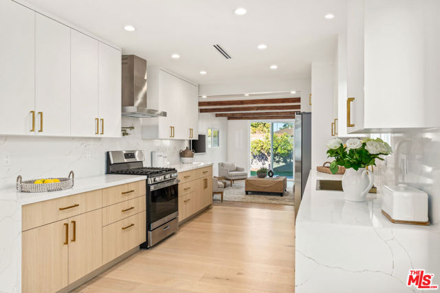4240 Chase Avenue, Los Angeles CA: https://media.crmls.org/mediaz/8ab444a2-3b7b-462c-bcba-313ef565742d.jpg
