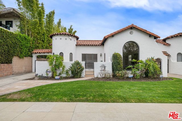330 N La Jolla Avenue, Los Angeles CA: https://media.crmls.org/mediaz/8ab480d7-924b-488f-a842-b584d07bfcda.jpg
