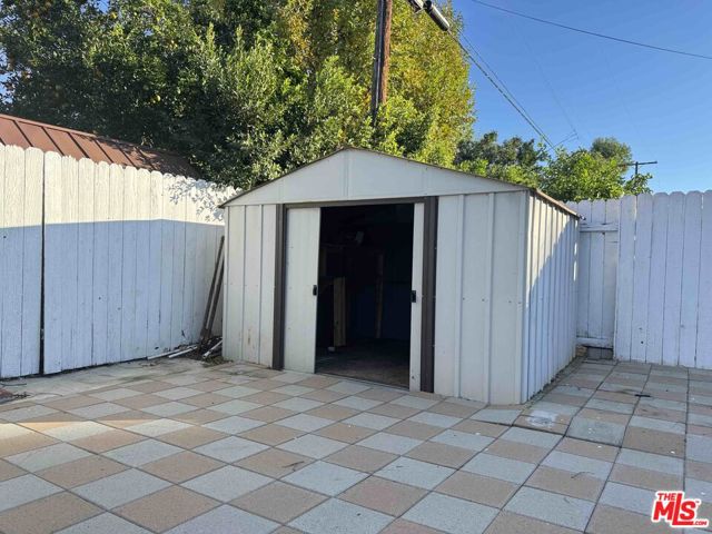 7516 Oakdale Avenue, Winnetka CA: https://media.crmls.org/mediaz/8ab4ca5f-c2bd-420c-b5ee-a0c9ef50f769.jpg