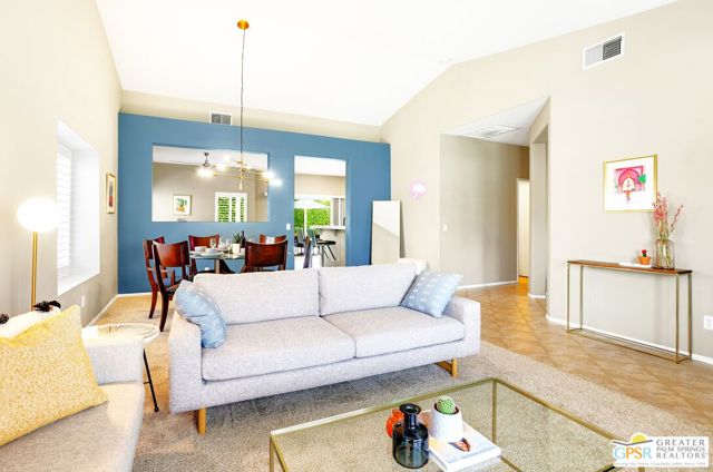 2162 Shannon Way, Palm Springs CA: https://media.crmls.org/mediaz/8ab50a19-0b8b-4e41-8605-613a56b225e1.jpg