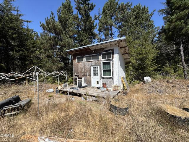 28270 Albion Ridge Road, Albion CA: https://media.crmls.org/mediaz/8ab561c0-f79a-44c5-b4ab-f9cd3f602336.jpg