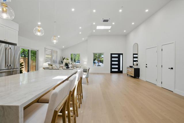 175 N Frances St, Sunnyvale CA: https://media.crmls.org/mediaz/8ab5d686-ef14-483c-a7fb-bf6395b89045.jpg