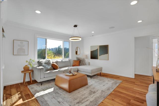 3 Dale Ct, Lafayette CA: https://media.crmls.org/mediaz/8ab6c9ee-6bf5-4271-9e50-c7ae233a58eb.jpg