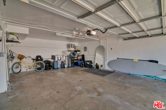 127 Abalone Avenue, Newport Beach CA: https://media.crmls.org/mediaz/8ab6db42-80ea-4082-a4c1-d75bfffce2c6.jpg