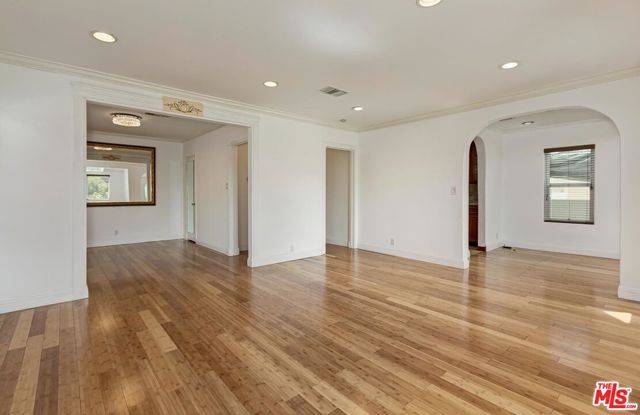 5049 Hesperia Avenue, Encino CA: https://media.crmls.org/mediaz/8ab6e85f-d841-4833-8939-f3721dd384ff.jpg