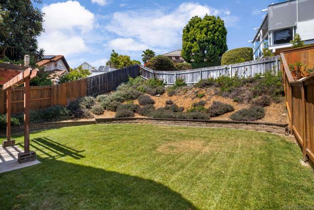 2818 Forest View Way, Carlsbad CA: https://media.crmls.org/mediaz/8ab703c2-83cd-4c26-b6f1-d7c2aeaa8023.jpg