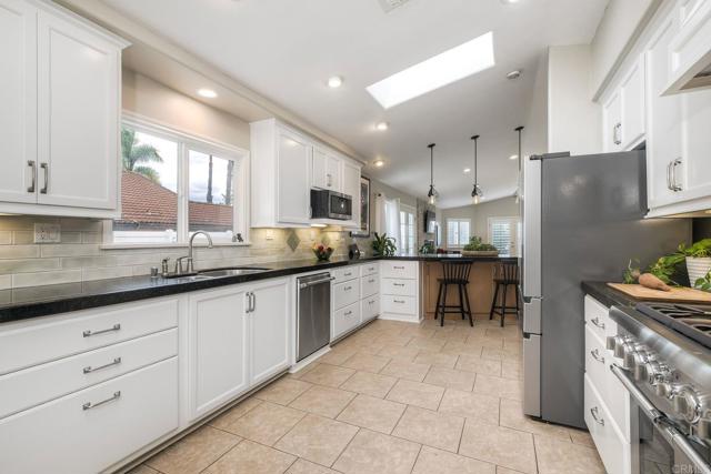 Detail Gallery Image 16 of 55 For 5413 Fairgreen Way, Bonsall,  CA 92003 - 3 Beds | 3 Baths