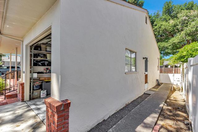 1010 Monterey Street, Hollister CA: https://media.crmls.org/mediaz/8ab80d82-9f8b-4384-87ba-5392eb37e14b.jpg
