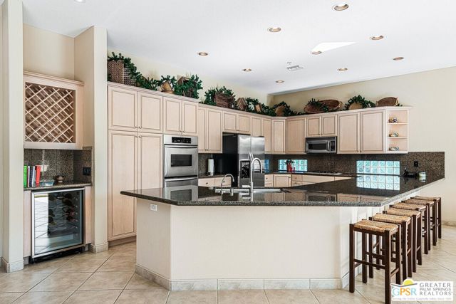 575 E Bogert Trail, Palm Springs CA: https://media.crmls.org/mediaz/8ab850d7-43aa-4b66-8f2a-2e649e951d4f.jpg