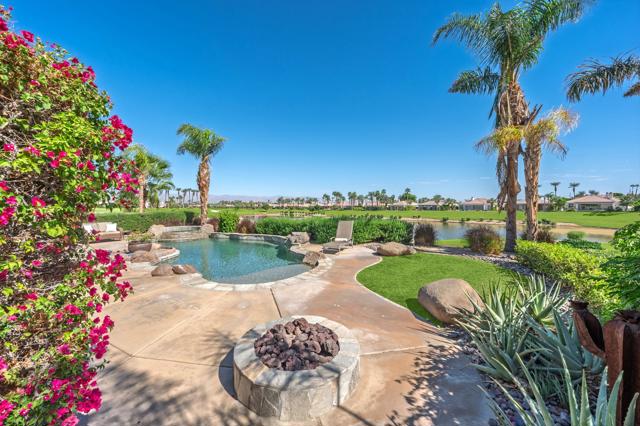 51686 Via Sorrento, La Quinta CA: https://media.crmls.org/mediaz/8ab87d97-d9ec-4e1c-9113-07fd68bdf879.jpg