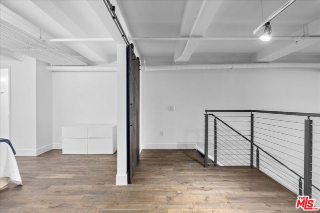 120 S Hewitt Street, Los Angeles CA: https://media.crmls.org/mediaz/8ab8a393-9b20-478c-9f3b-86e4c41abf71.jpg