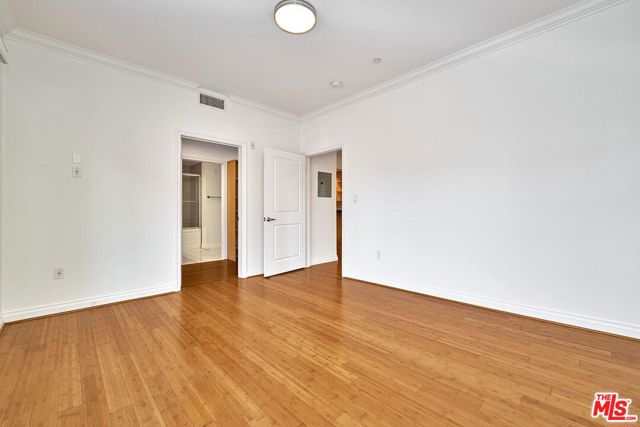 3061 W 12th Place, Los Angeles CA: https://media.crmls.org/mediaz/8ab970b2-7e00-4e19-82db-a98924bdc7e3.jpg