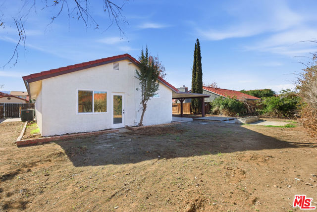 3531 Southview Court, Palmdale CA: https://media.crmls.org/mediaz/8ab98708-2c4f-459a-827d-f2cac8e96c7f.jpg