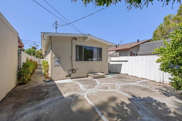 3271 Alma Street, Palo Alto CA: https://media.crmls.org/mediaz/8ab9ee52-d04f-44ff-8444-b755b047d4f1.jpg