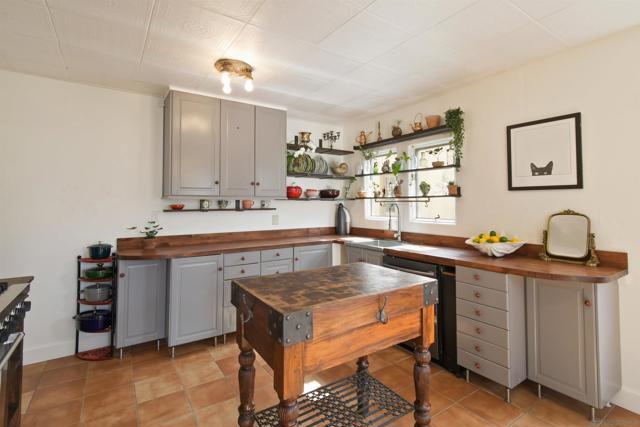 1032 Alberta Pl, San Diego CA: https://media.crmls.org/mediaz/8aba473c-dcc2-4b6d-a6a3-7fb505c17ca5.jpg