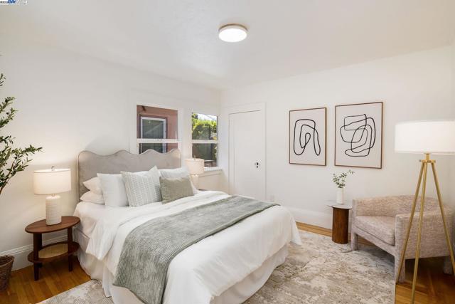 5731 Hermann St, Oakland CA: https://media.crmls.org/mediaz/8aba4878-bc8c-4780-89ca-d553547e6ebb.jpg