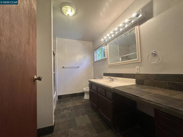 120 Sexton Rd, Sebastopol CA: https://media.crmls.org/mediaz/8abb74e9-a568-4157-b755-bbbd62a375c3.jpg