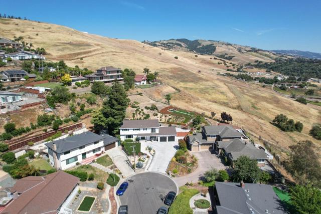 950 Macduff Court, San Jose CA: https://media.crmls.org/mediaz/8abb77ca-1082-4ff2-8051-12bba98c92e3.jpg
