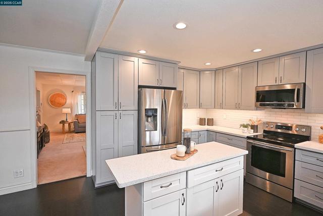 1677 6Th St, Concord CA: https://media.crmls.org/mediaz/8abb8ecf-36d8-4f92-9321-b3c4135efd05.jpg