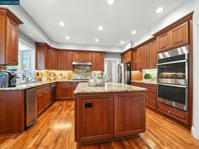 3052 Miwok Way, Clayton CA: https://media.crmls.org/mediaz/8abcf1cc-51f9-4ff1-b656-aa5bb39f7094.jpg