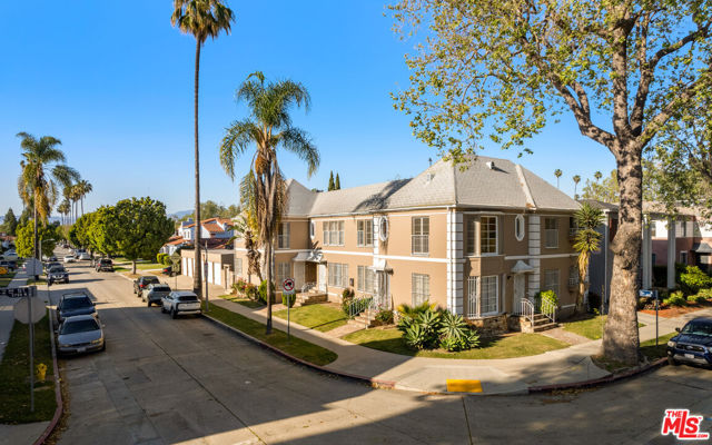 4196 5th Avenue, Los Angeles CA: https://media.crmls.org/mediaz/8abdc5ed-aef8-48e8-b6cb-bb888b453562.jpg