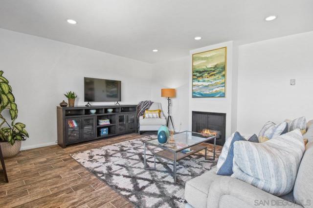 2348 La Costa Ave, Carlsbad CA: https://media.crmls.org/mediaz/8abdf152-8892-47a6-8409-4cc3853edbd4.jpg