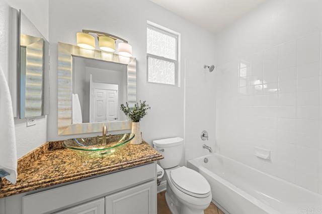 Image 18 of 58 For 2192 Corte Anacapa