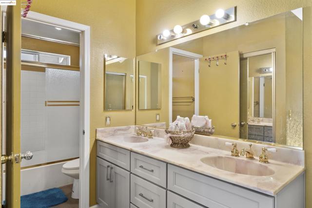 1031 Valley Oak Way, Fairfield CA: https://media.crmls.org/mediaz/8abe7ac2-93e0-4dc4-adb2-d9f2e1f52da9.jpg