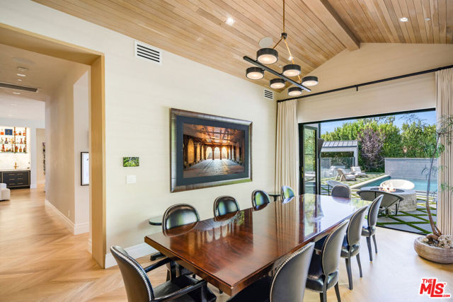 11753 Wetherby Lane, Los Angeles CA: https://media.crmls.org/mediaz/8abef1f6-cc26-49aa-84c3-e7a1c26eae6c.jpg