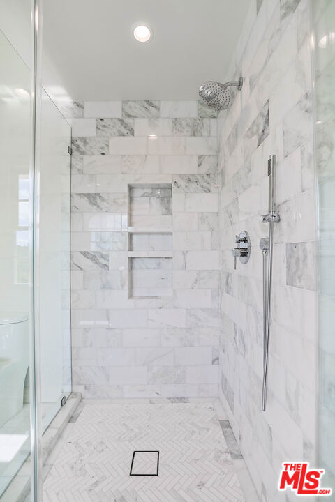 https://media.crmls.org/mediaz/8abf1db1-07f1-4220-a2da-be99e035d9ac.jpg?preset=X-Large