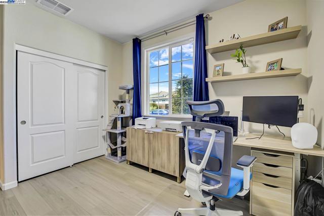 4014 Kenwood Cir, Oakley CA: https://media.crmls.org/mediaz/8abf3846-53e9-4e67-afc6-fb14f77fc3e2.jpg
